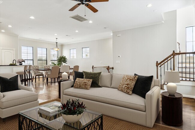 Photo - 5308 Larkin St