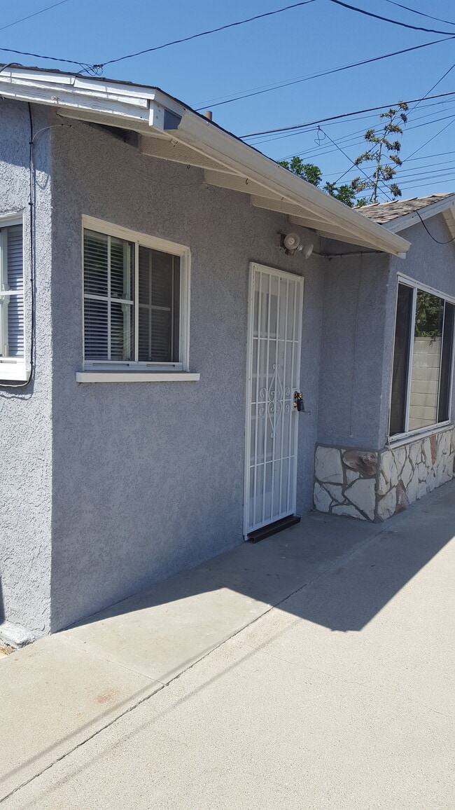 Building Photo - 2675 E Harrison St Unit 2675.5