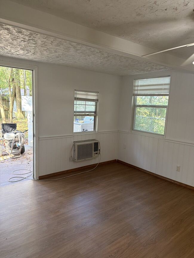 Photo - 209 Strawberry Ln