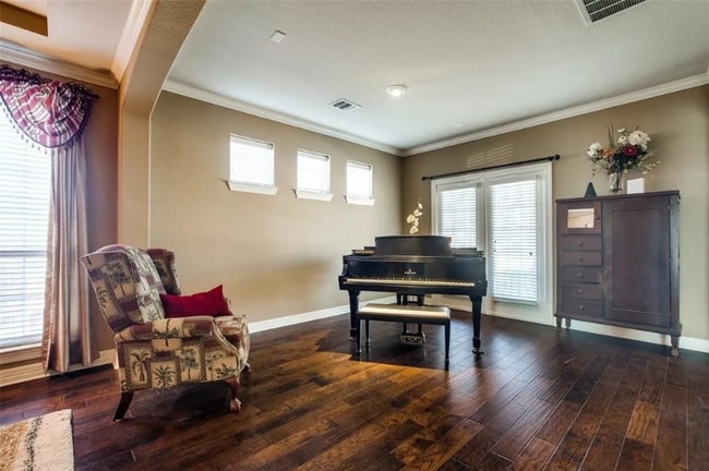 Photo - 905 High Meadow Rd