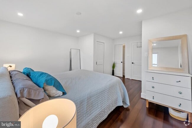 Building Photo - 3921 Roland Ave Rental