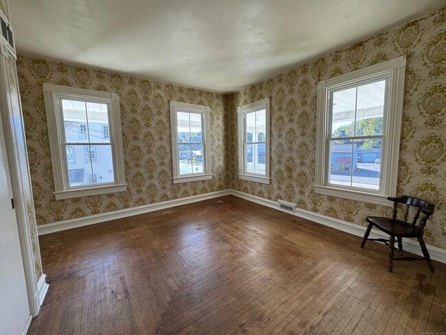 Photo - 215 Greenwood Ave Unit B
