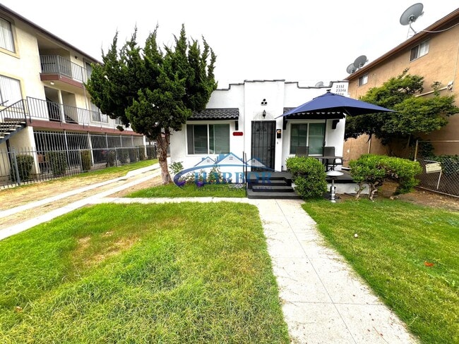 Building Photo - 2332 Cedar Ave Unit ADU