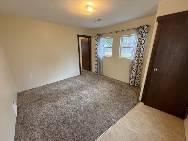 Photo - 1139 W 36th St