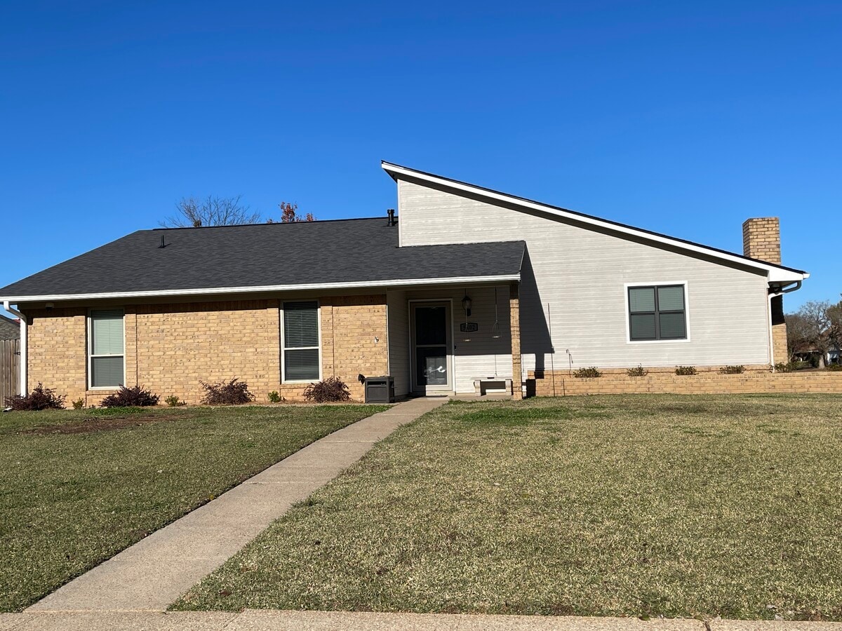 Photo - 5402 Daisy Cir