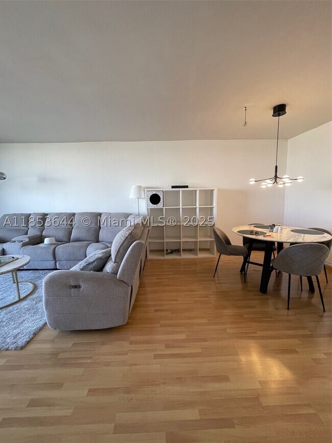 Photo - 2500 Parkview Dr Unit 903