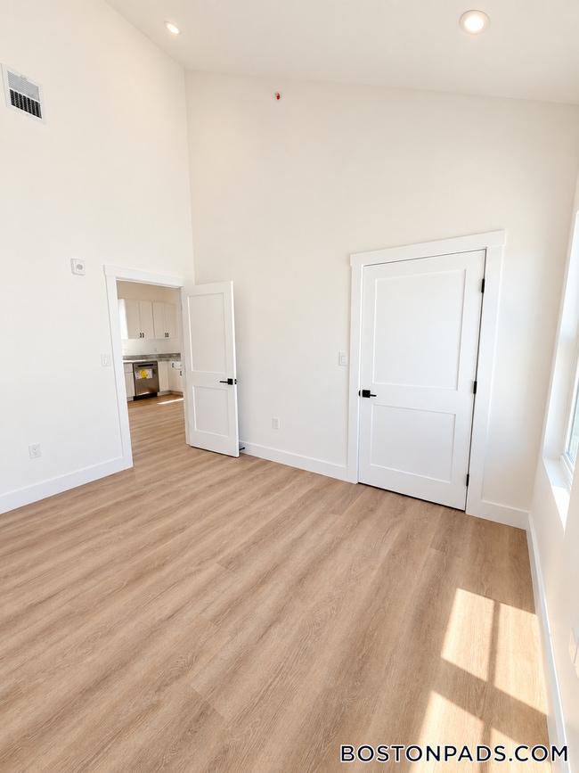 275 Shrewsbury St Unidad 3