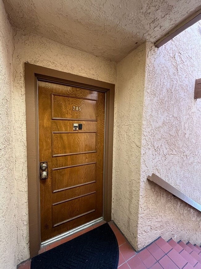 Photo - LOCATION! Move-in ready 2+2 w/parking, pool + balcony!