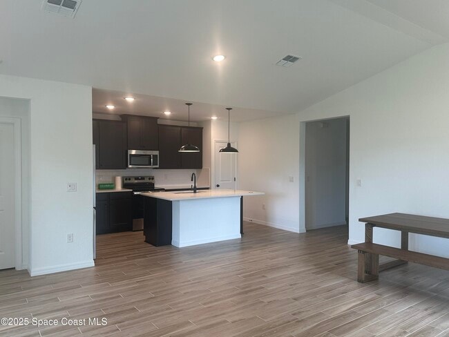 Photo - 712 Donau Ave NW