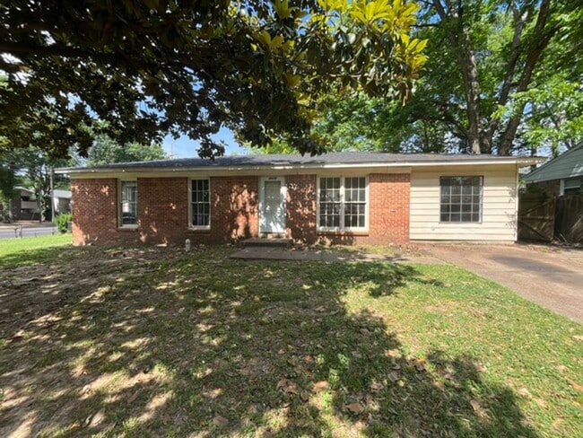 Building Photo - Renovated 4 Bedroom 1 Bath Home for Rent!