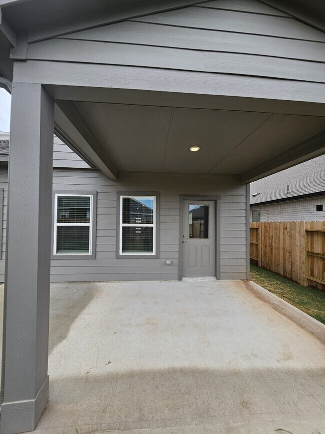 Photo - 2727 Crested Creek Ln