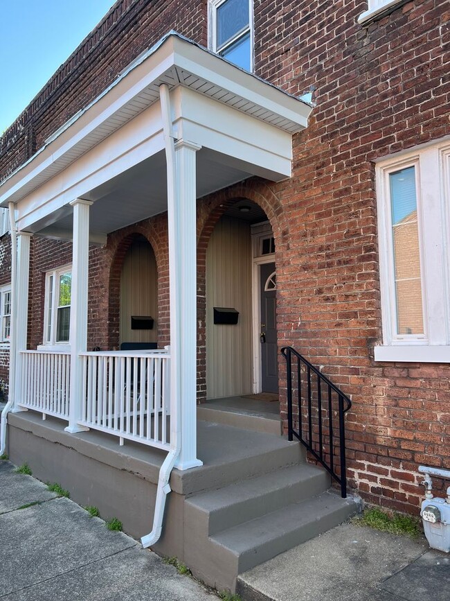 Building Photo - 117 S Stafford Ave Unit Apt #2nd Fl A