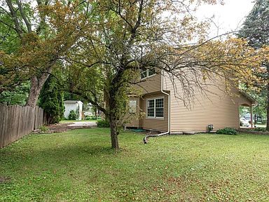 Photo - 5S681 Heather Ct