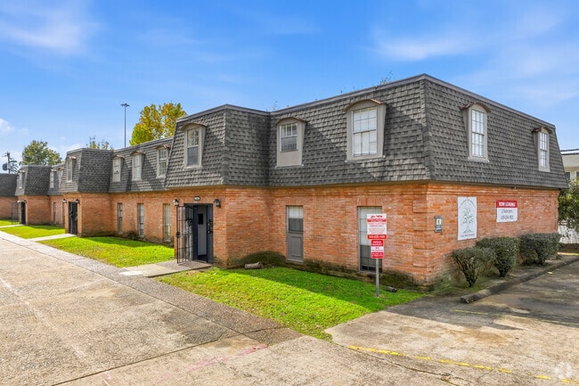 Building Photo - Southern Oaks Apartments