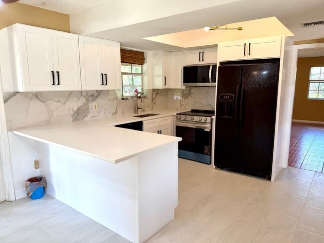 Building Photo - 1235 Rowayton Cir
