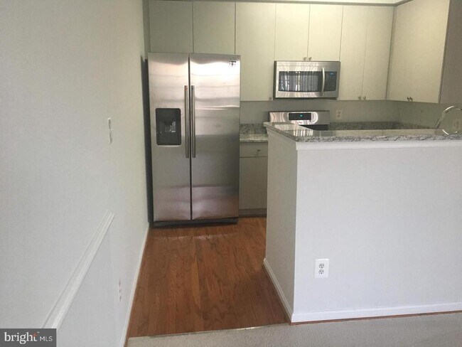 Photo - 2480 Angeline Dr Unidad 304