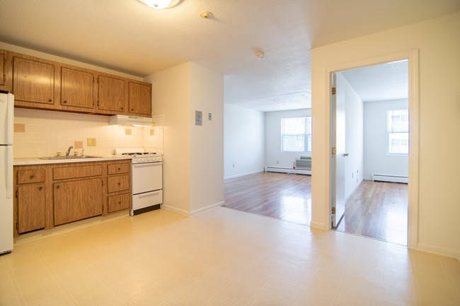 Building Photo - Edgewood Gardens Embassy and Wilder Ridge ... Rental