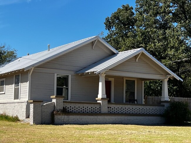 3/2 3 Blocks from Tarleton - 3/2  3 Blocks from Tarleton House