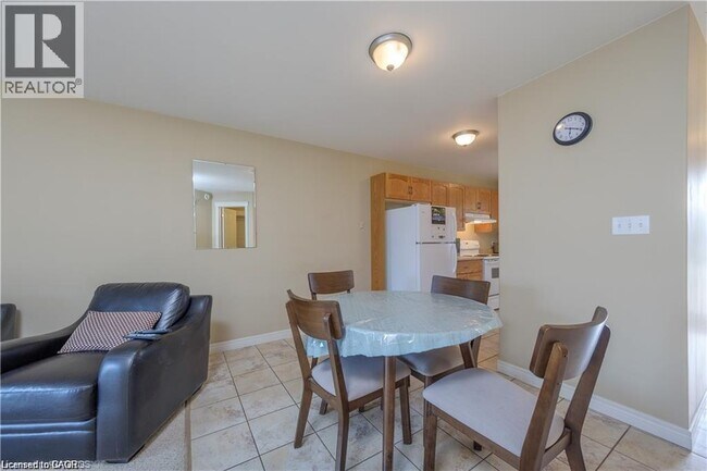 Photo - 653 Kincardine Ave