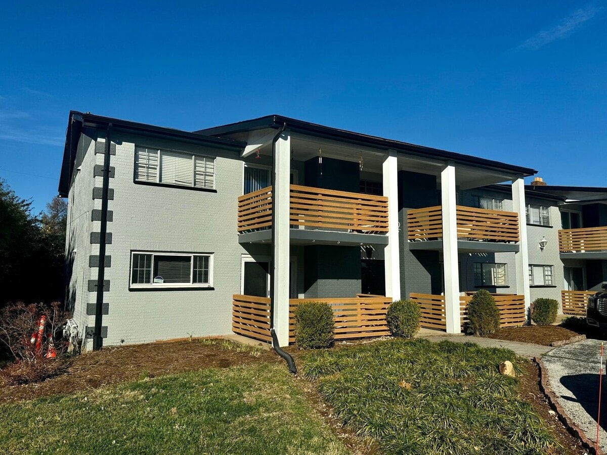 At the center of it all, minutes from Clayton - At the center of it all, minutes from Clayton Condo