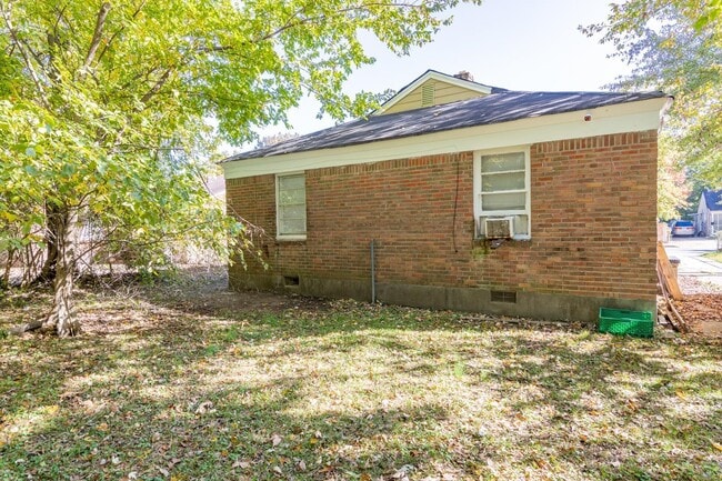 Photo - 1677 Echles St