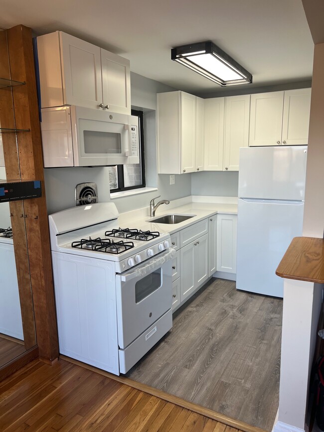 Building Photo - 1573 N Colonial Ter Unit 301
