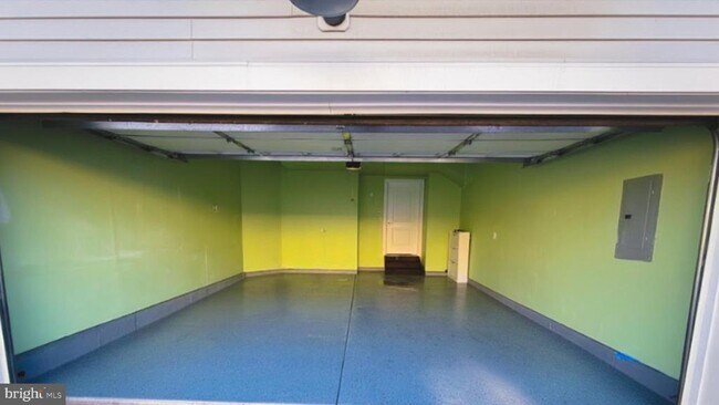 Photo - 16 Lochiel Ln