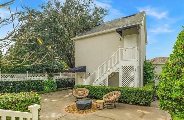 Building Photo - 418 Sycamore St Unit B2