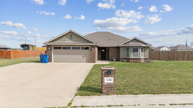 Building Photo - 1138 Jones Ave