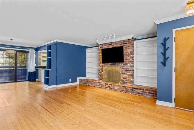 Photo - 4056 Warwick Blvd Unit Inglenook Condominiums