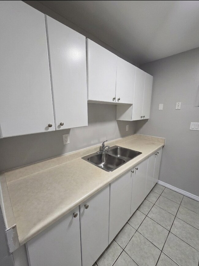 Building Photo - 225 Old Carriage Dr Unit 406