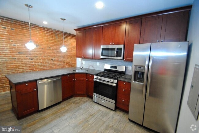 Building Photo - 241 High St Unit 4 Rental
