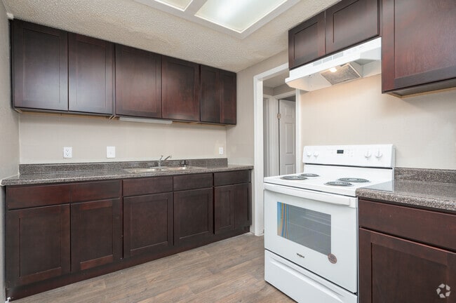 2BR, 1BA - 864SF - Kitchen