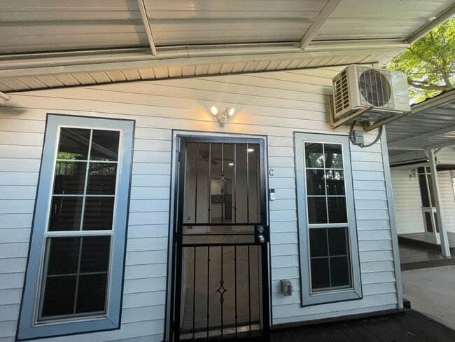 Building Photo - 7410 Ilex St Unit C