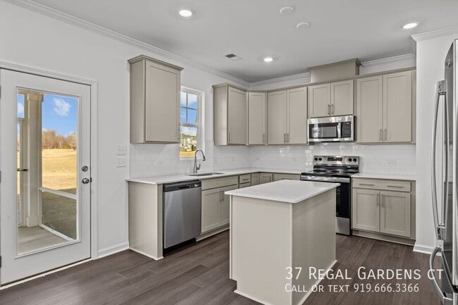 Photo - 37 Regal Gdns Ct