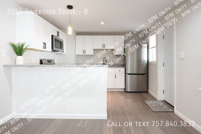 Building Photo - 3555 Riverside Dr Unit B