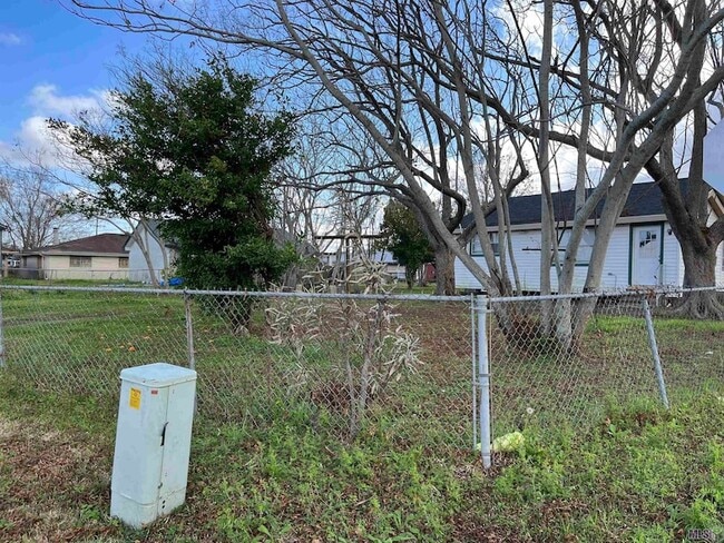 Photo - 240 Boudreaux St