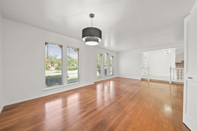 Photo - 1813 Parker Ln