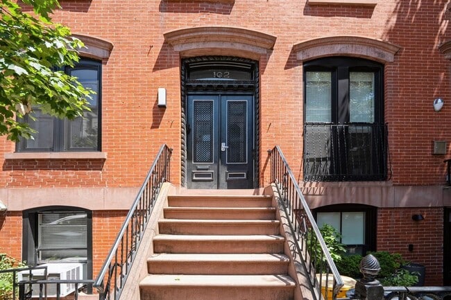 Photo - 162 9th St Apartment Unit 2