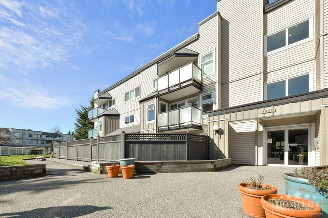 Building Photo - Walkable 2 Bed Condo in South Surrey Across from Semiahmoo Library and Steps to Shopping and Parks Unit 314