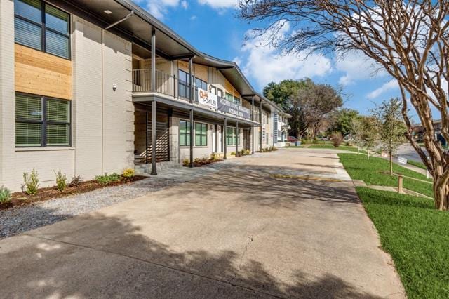 Building Photo - 5917 Gaston Ave Unit 115