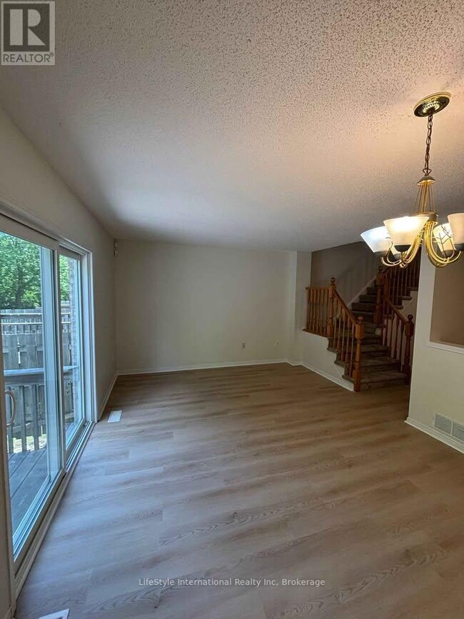 Photo - 26 Roehampton Crescent