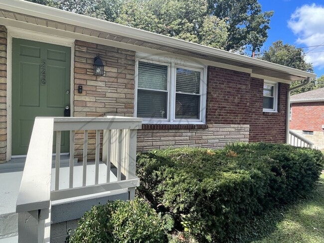 Building Photo - Two Bedroom Ranch Style Apartment Near BNA on Special! Unit McGavock Pike 248 A