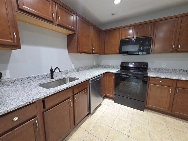 Photo - 70 Oak St Ext Unit 3D