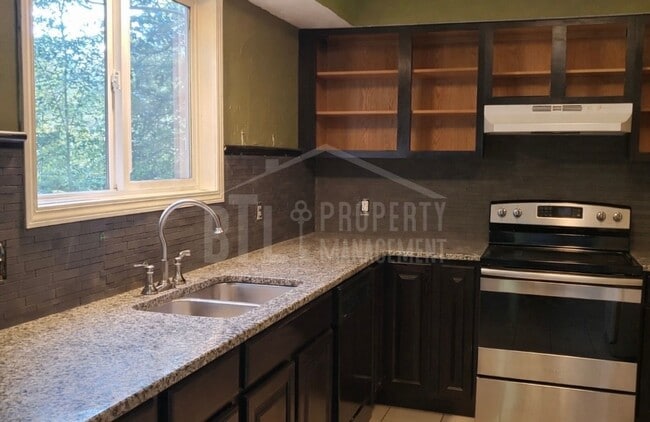 Building Photo - Peaceful 3-Bedroom Home Near Branson, MO – Reeds Spring School District