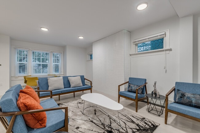 Building Photo - 1425 Haro St Unit 101