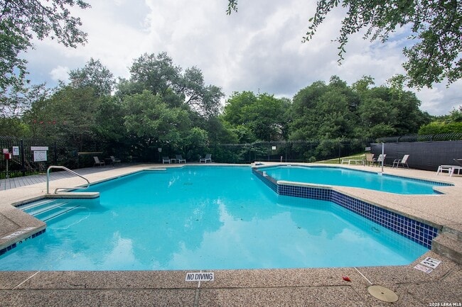 Photo - 1015 E Yager Ln