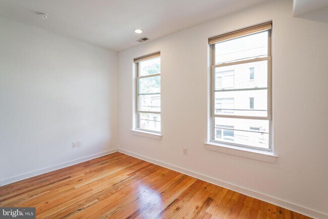 Photo - 1642 N Marshall St Unit 2