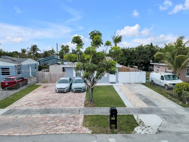 Photo - 2456 NW 6th St