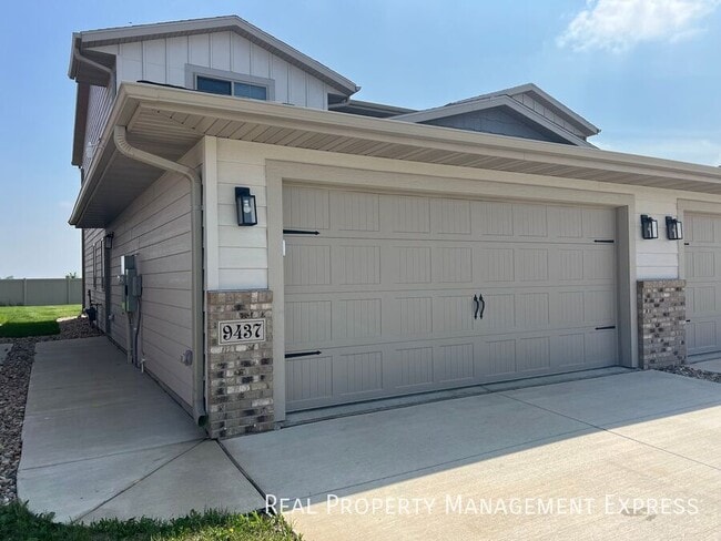 3 Bedroom 1.5 Bathroom Townhome - 3 Bedroom 1.5 Bathroom Townhome